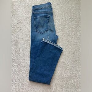 Mother Denim. The runaway step fray. Size 27.